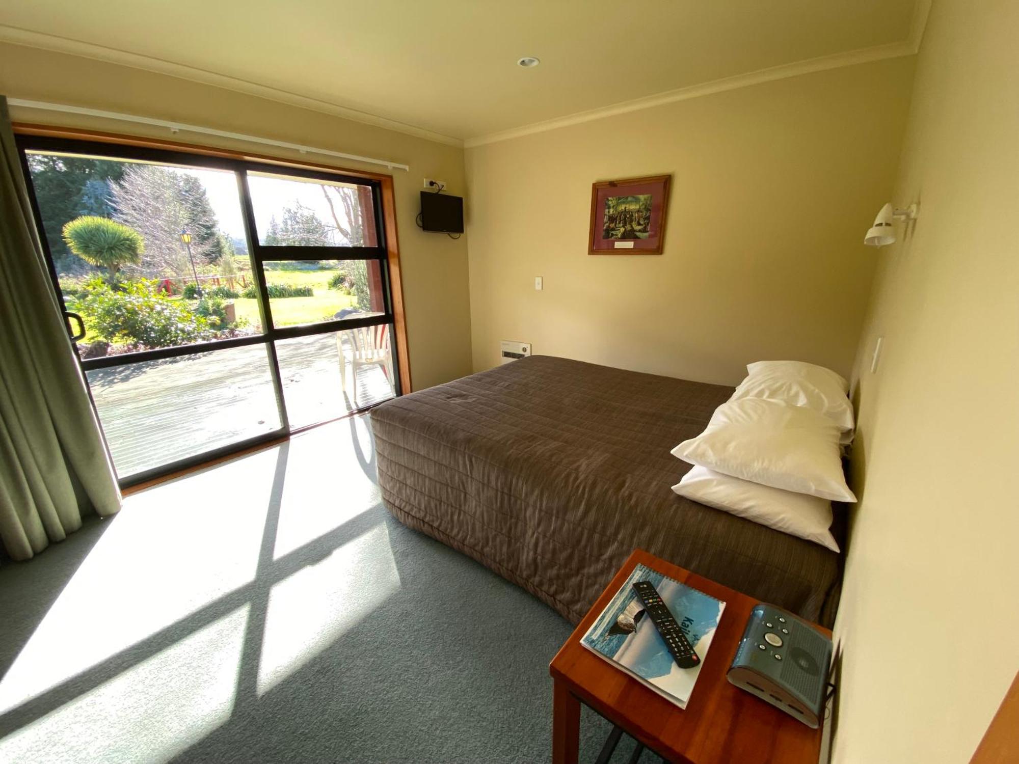 Donegal House Hotel Kaikoura Bagian luar foto