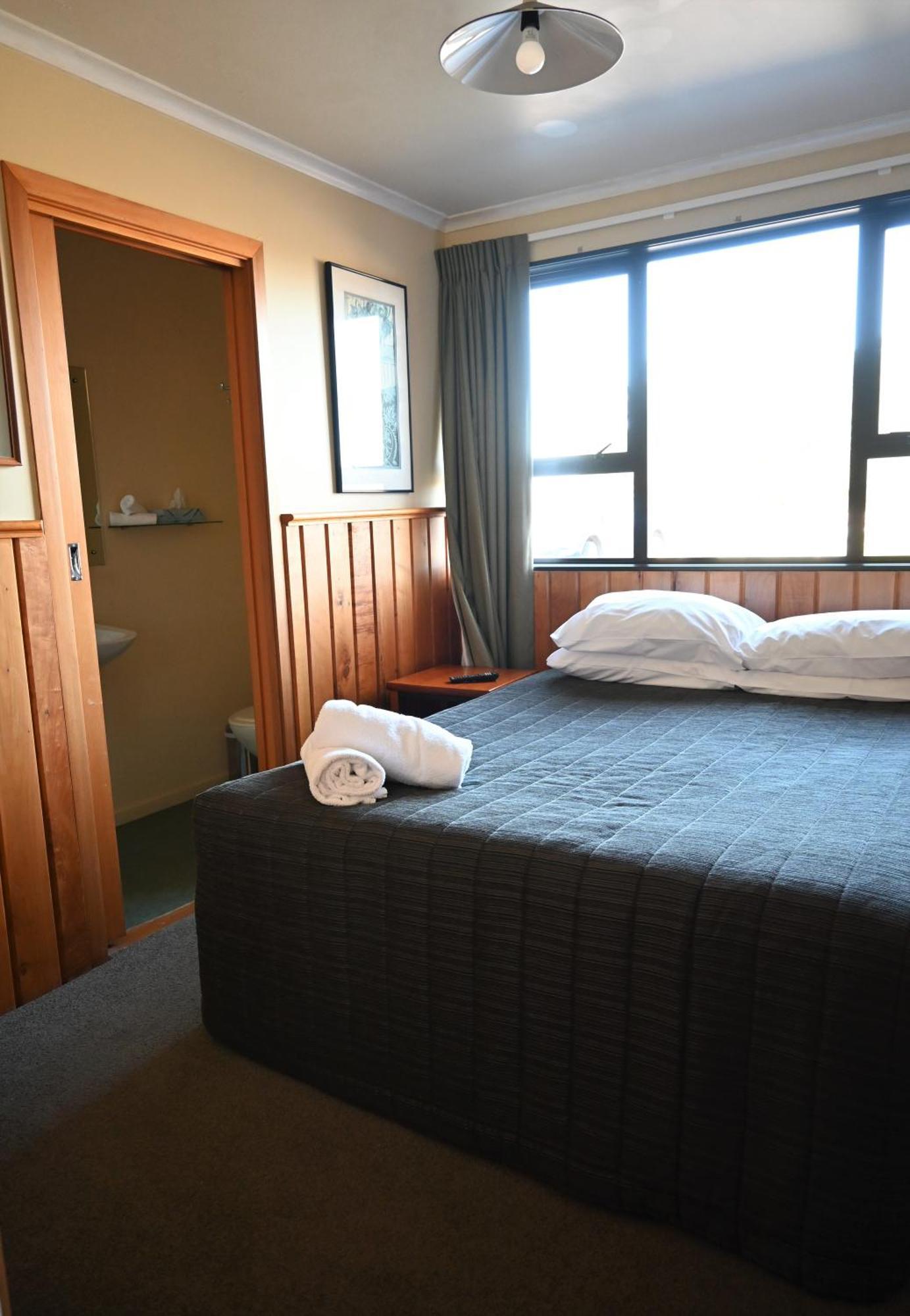 Donegal House Hotel Kaikoura Bagian luar foto