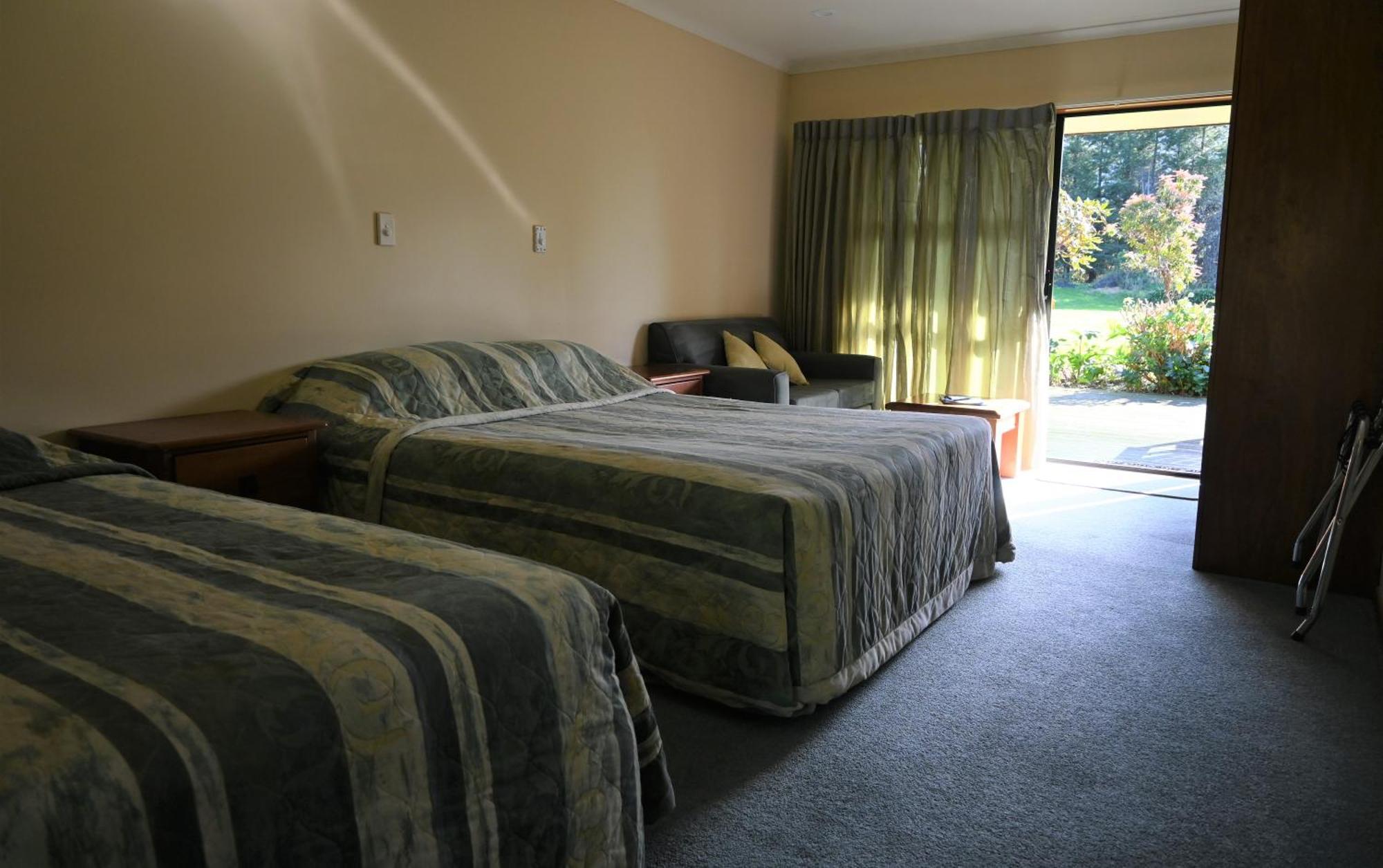 Donegal House Hotel Kaikoura Bagian luar foto