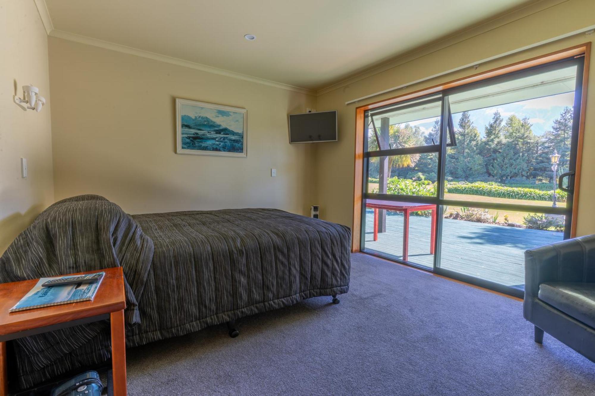 Donegal House Hotel Kaikoura Bagian luar foto