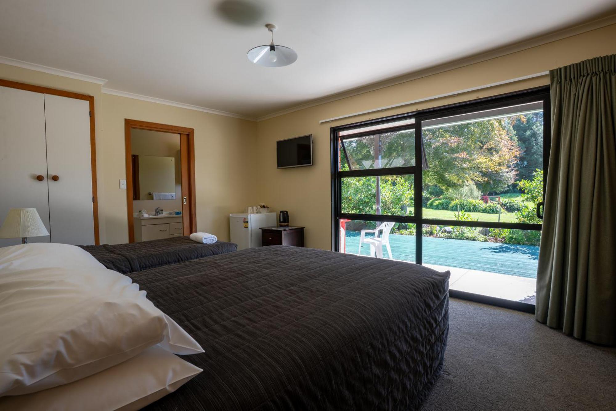 Donegal House Hotel Kaikoura Bagian luar foto