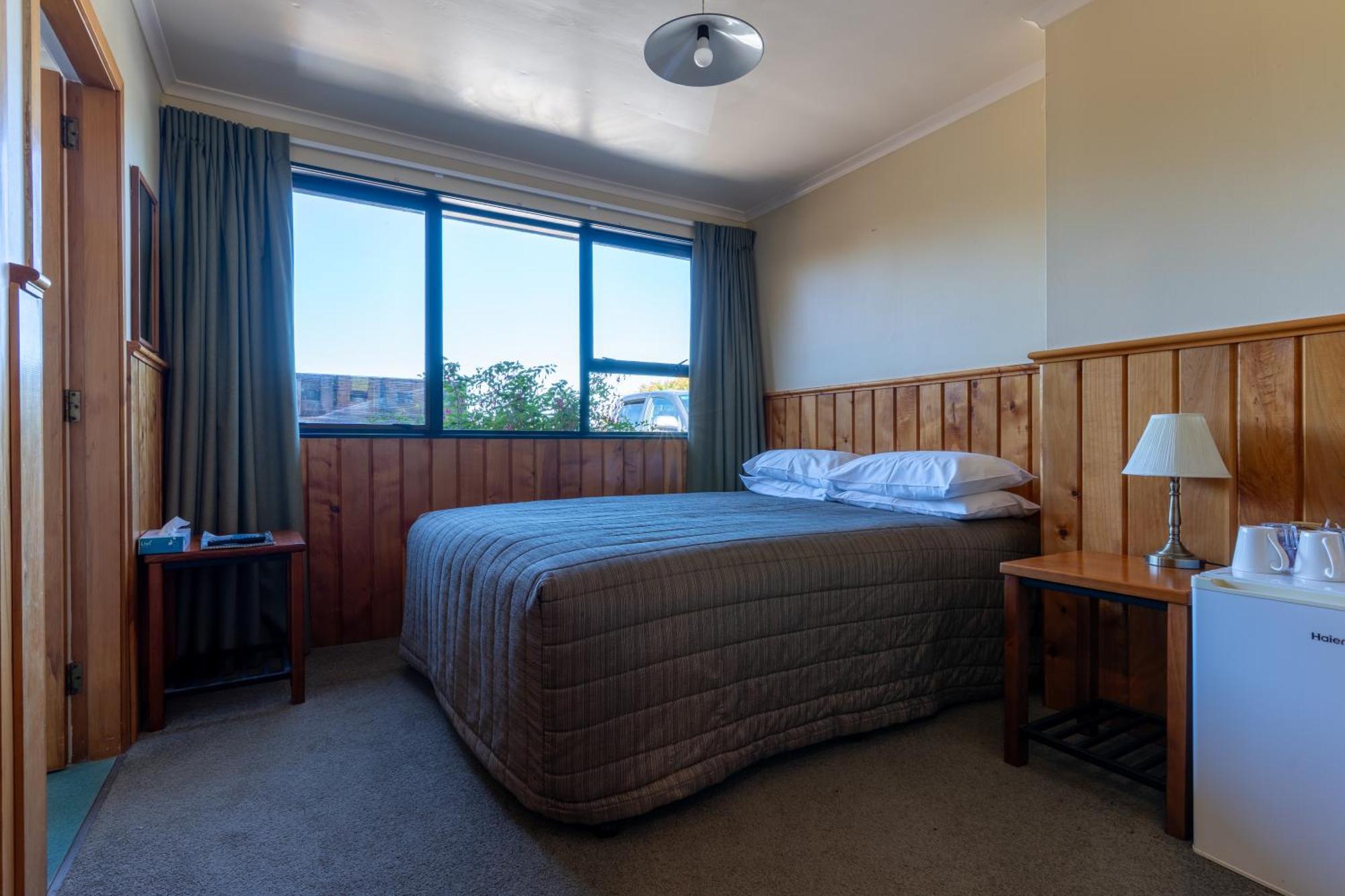Donegal House Hotel Kaikoura Bagian luar foto