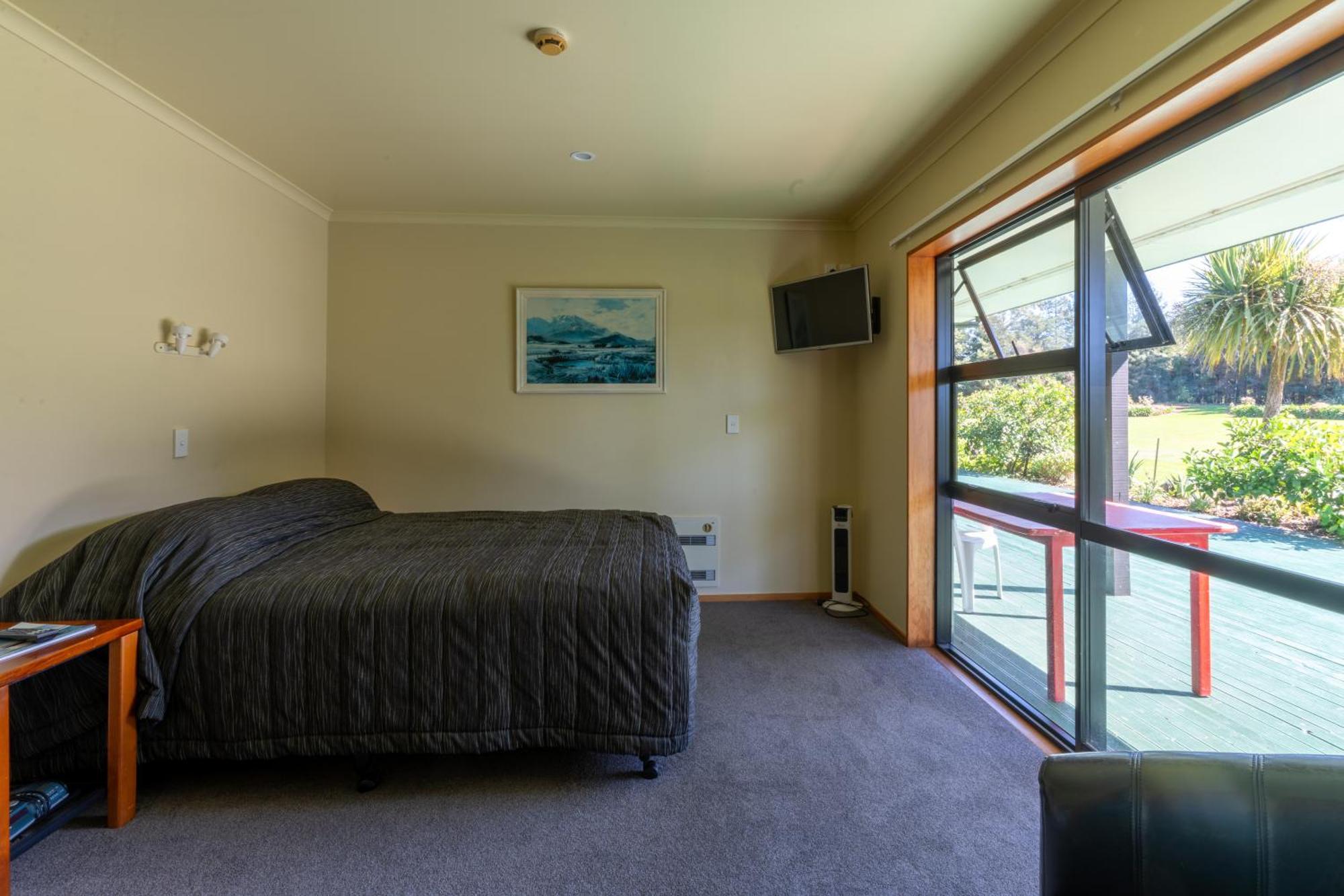 Donegal House Hotel Kaikoura Bagian luar foto